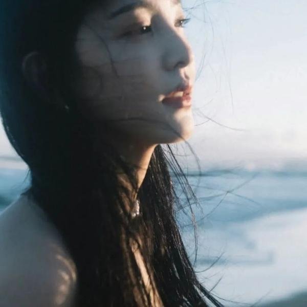 天空中的露西